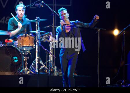 Le chanteur israélien Asaf Avidan se produit au 'Nice Jazz Festival' à Nice, dans le sud de la France, le 08 juillet 2015. Photo de Syspeo.R/ABACAPRESS.COM Banque D'Images