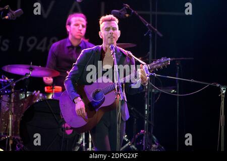 Le chanteur israélien Asaf Avidan se produit au 'Nice Jazz Festival' à Nice, dans le sud de la France, le 08 juillet 2015. Photo de Syspeo.R/ABACAPRESS.COM Banque D'Images