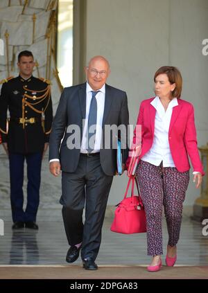 Michel Sapin, ministre français des Finances et des comptes publics, et Axelle Lemaire, secrétaire d'État au secteur numérique, après la première réunion du cabinet après les vacances d'été du gouvernement, à l'Elysée à Paris, en France, le 19 août 2015. Photo de Christian Liewig/ABACAPRESS.COM Banque D'Images