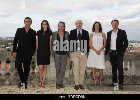 Gilles Lellouche, Marine Vacth, Mathieu Amalric, Jean-Paul Rappeneau, Claude Perron et Guillaume de Tonquedec posent pour le photocall de 'belles familless' lors du 8ème Festival du film d'Angoulême à Angoulême, France, le 25 août 2015. Photo de Jerome Domine/ABACAPRESS.COM Banque D'Images