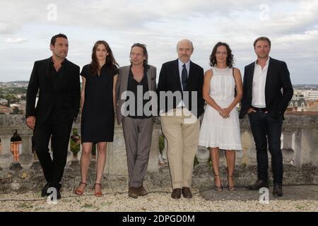 Gilles Lellouche, Marine Vacth, Mathieu Amalric, Jean-Paul Rappeneau, Claude Perron et Guillaume de Tonquedec posent pour le photocall de 'belles familless' lors du 8ème Festival du film d'Angoulême à Angoulême, France, le 25 août 2015. Photo de Jerome Domine/ABACAPRESS.COM Banque D'Images