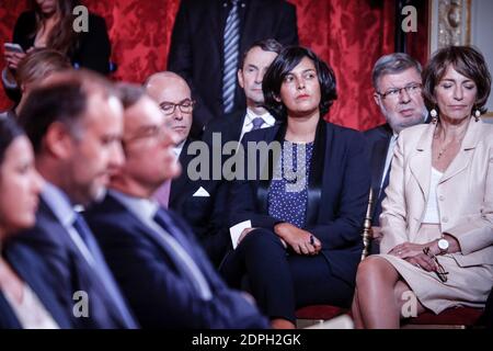 (G-D) le ministre français de l'intérieur Bernard Cazeneuve, nouvellement nommé ministre du travail, de l'emploi, de la formation professionnelle et du dialogue social Myriam El Khomri et ministre des Affaires sociales, de la Santé et des droits de la femme Marisol Touraine Écoutez le président français François Hollande à prendre la parole lors de sa 6e conférence de presse semestrielle, À l'Elysée Palace de Paris, France, le 7 septembre 2015. Hollande a abordé la crise des migrations, la stratégie militaire en Syrie, les réductions d'impôts, le Code du travail et la préparation de la conférence COP21 de décembre 2015 sur les changements climatiques. Photo de Denis Allard/Pool/ABACAPRESS.CO Banque D'Images