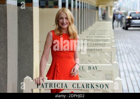 Patricia Clarkson posant à côté du placard de plage dédié à son sur la promenade des planches dans le cadre d'un hommage spécial pour sa réalisation de toute sa vie, lors du 41ème Festival du film américain de Deauville à Deauville, France, le 12 septembre 2015. Photo d'Alban Wyters Banque D'Images