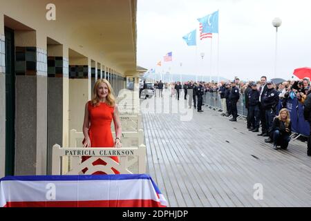 Patricia Clarkson posant à côté du placard de plage dédié à son sur la promenade des planches dans le cadre d'un hommage spécial pour sa réalisation de toute sa vie, lors du 41ème Festival du film américain de Deauville à Deauville, France, le 12 septembre 2015. Photo d'Alban Wyters Banque D'Images