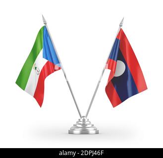Drapeaux de table du Laos et de la Guinée équatoriale isolés sur la 3D blanche rendu Banque D'Images