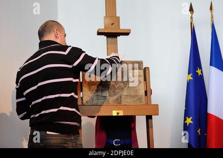 Atmosphère lors d'une cérémonie de retour du tableau 'la coiffure' de Pablo Picasso, au Centre Georges-Pompidou, à Paris, France, le 24 septembre 2015. La peinture a été volée en 2001. En décembre 2014, il a été envoyé par Fed ex de Belgique aux États-Unis comme cadeau de Noël. À son arrivée, il a été saisi par les services de l'Immigration et de l'application des douanes des États-Unis à Newark, dans le New Jersey. En août 2015, il est retourné à l'État français. En 2015, il est estimé à 13.5 millions d'euros. Photo d'Aurore Marechal/ABACAPRESS.COM Banque D'Images