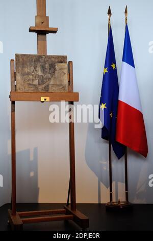 Atmosphère lors d'une cérémonie de retour du tableau 'la coiffure' de Pablo Picasso, au Centre Georges-Pompidou, à Paris, France, le 24 septembre 2015. La peinture a été volée en 2001. En décembre 2014, il a été envoyé par Fed ex de Belgique aux États-Unis comme cadeau de Noël. À son arrivée, il a été saisi par les services de l'Immigration et de l'application des douanes des États-Unis à Newark, dans le New Jersey. En août 2015, il est retourné à l'État français. En 2015, il est estimé à 13.5 millions d'euros. Photo d'Aurore Marechal/ABACAPRESS.COM Banque D'Images