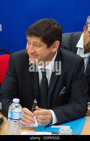 PATRICK KANNER (MINISTRE DE LA VILLE, DE LA JEUNESSE ET DES SPORTS) - CONFÉRENCE DE PRESSE AU CENTRE INTERNATIONAL DE JOUR DE PARIS KELLERMANN SUR LE SERVICE CIVIQUE : PROGRAMME D'URGENCE 'OUTIEN AUX REFUGESS' PHOTO DE NASSER BERZANE/ABACAPRESS.COM Banque D'Images