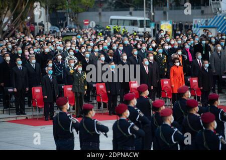 Macao, Chine. 20 décembre 2020. Une cérémonie marquant le 21ème anniversaire du retour de Macao à la mère patrie se tient sur la place du Lotus d'Or à Macao, dans le sud de la Chine, le 20 décembre 2020. Crédit: Cheong Kam Ka/Xinhua/Alay Live News Banque D'Images