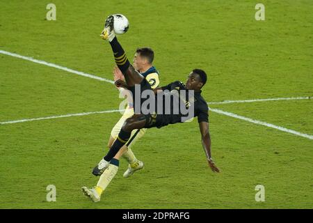 Orlando, Floride, États-Unis, 19 décembre 2020, le défenseur du LAFA Jesus Murillo #94 fait un coup de pied de bycicle pendant la demi-finale du CONCACAF. (Crédit photo : Marty Jean-Louis) Banque D'Images