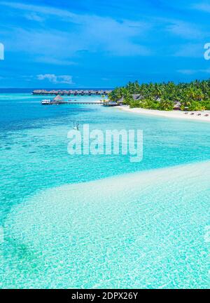 Maldives paysage paradisiaque. Paysage tropical aérien, paysage marin, villas aquatiques incroyable mer et lagune plage nature tropicale. Destination de vacances exotique Banque D'Images