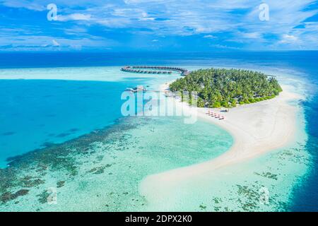 Maldives paysage paradisiaque. Paysage tropical aérien, paysage marin, villas aquatiques incroyable mer et lagune plage nature tropicale. Destination de vacances exotique Banque D'Images