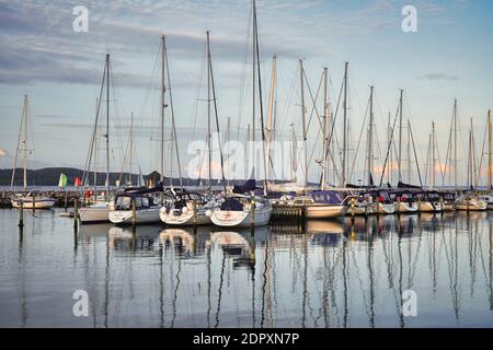 Brejning Marina, située le long de l'Inlet Vejle dans la région du sud du Danemark, sur la péninsule de Jutland, dans le sud-est du Danemark. Banque D'Images