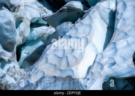 Glace de glacier sillonnée, langue du glacier, détail, Glacier des Bossons, la Jonction, Chamonix, haute-Savoie, France Banque D'Images