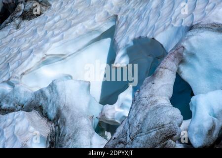 Glace de glacier sillonnée, langue du glacier, détail, Glacier des Bossons, la Jonction, Chamonix, haute-Savoie, France Banque D'Images