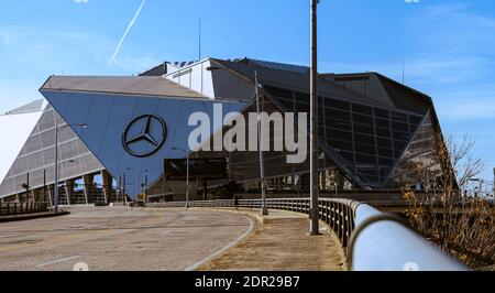 Vue sur la rue du stade Mercedes Benz à Atlanta, Géorgie Banque D'Images