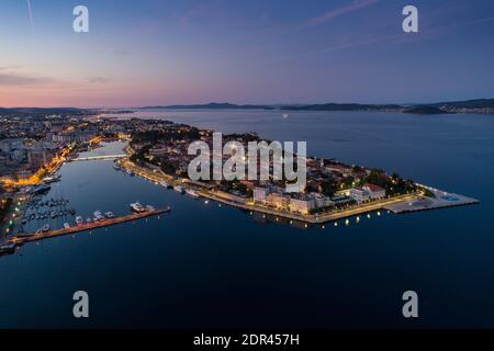 Zadar la nuit, photo aérienne, vue panoramique Banque D'Images