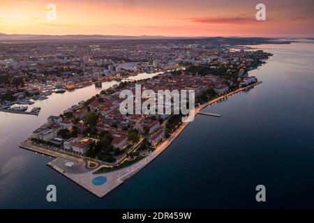 Zadar la nuit, photo aérienne, vue panoramique Banque D'Images