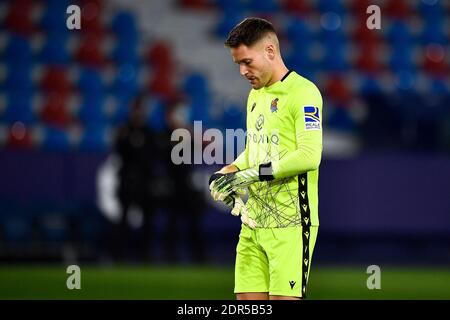 VALENCE, ESPAGNE - DÉCEMBRE 19: Gardien de but Alejandro Remiro de Real Sociedad pendant le match de la Liga Santander entre Levante UD et Real Sociedad à Banque D'Images