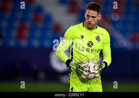 VALENCE, ESPAGNE - DÉCEMBRE 19: Gardien de but Alejandro Remiro de Real Sociedad pendant le match de la Liga Santander entre Levante UD et Real Sociedad à Banque D'Images