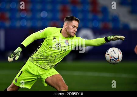 VALENCE, ESPAGNE - DÉCEMBRE 19: Gardien de but Alejandro Remiro de Real Sociedad pendant le match de la Liga Santander entre Levante UD et Real Sociedad à Banque D'Images