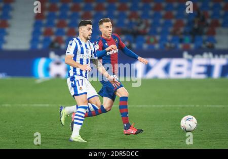 Carlos Clerc de Levante UD et Martin Merquelanz de Real Sociedad pendant le championnat d'Espagne la Ligue football match entre Levante UD et Real Sociedad le 19 décembre 2020 à Estadio Ciutat de Valencia à Valence, Espagne - photo Maria Jose Segovia / Espagne DPPI / DPPI / LM Banque D'Images