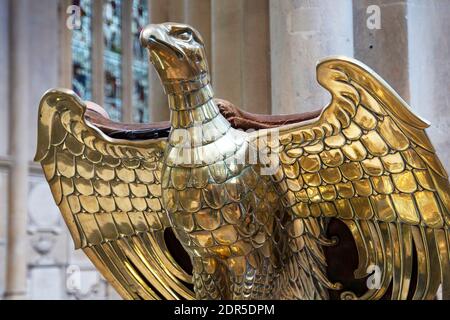 BATH, ROYAUME-UNI - 27 AOÛT 2020. Golden Eagle à l'abbaye de Bath une église paroissiale anglicane et ancien monastère bénédictin fondé au VIIe siècle. Baignoire, donc Banque D'Images