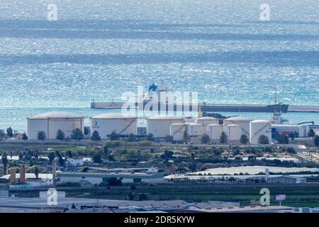 12/13/2020, Motril. L'usine de stockage de combustibles de Secicar, propriété de la société de portefeuille Hafesa. Banque D'Images