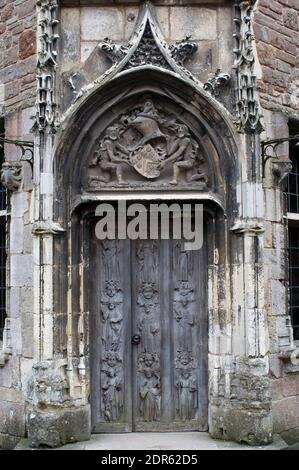 La porte de l'Apôtre sculptée au château de Berkeley Gloucestershire, en Angleterre ROYAUME-UNI Banque D'Images