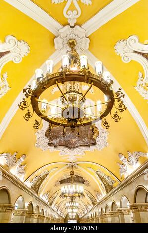 Salle principale de la station de métro Komsomolskaya, Moscou, Russie Banque D'Images