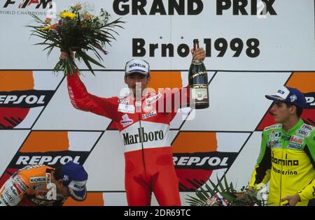 Max Biaggi (IT), Podium, République Tchèque moto GP 1998, Brno Banque D'Images