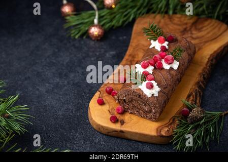 Gâteau de Noël au chocolat et à la crème Banque D'Images