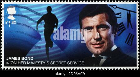 George Lazenby comme James Bond sur le timbre-poste britannique Banque D'Images