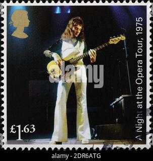 John Deacon en concert avec la Reine sur le timbre Banque D'Images