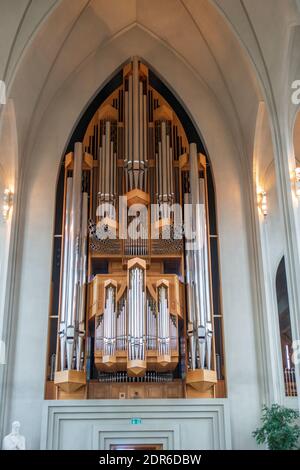 L'orgue de pipe à l'intérieur de l'église de Hallgrimur (Hallgrímskirkja), Reykjavik Islande construit par le constructeur d'orgue allemand Johannes Klais Banque D'Images