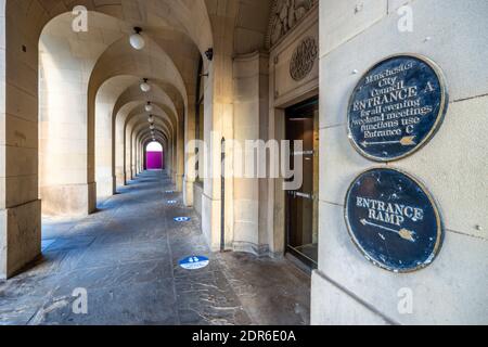 Arches de l'hôtel de ville de Manchester, entrée A du Conseil municipal, extension de l'hôtel de ville. Mount Street, Manchester City Centre, Angleterre, Royaume-Uni Banque D'Images