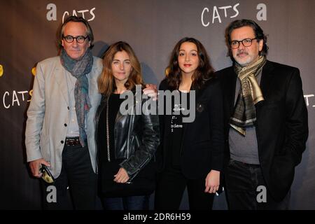 Christophe Barratier, Cristiana Reali, Philippe Lavil assistent à la première de Cats au théâtre Mogador a Paris, France le 01 octobre 2015. Photo d'Alban Wyters/ABACAPRESS.COM Banque D'Images