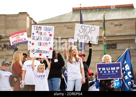 Helena, Montana - 7 novembre 2020 : les partisans de Trump protestent à l'occasion de la manifestation Stop the vol Rally in en provenance du Capitole, pensent que les élections ont été volées par des démocrates Banque D'Images