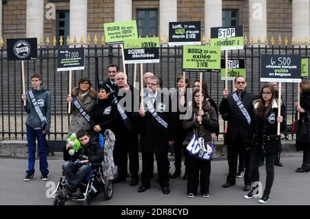 Manifestation organisée par l'UNAPIE (Union nationale des associations de parents, de personnes handicapées mentales et de leurs amis amis) pour protester contre les conditions de vie des enfants souffrant de troubles mentaux et de leur famille, Devant l'Assemblée nationale à Paris, en France, le 20 octobre 2015. Photo d'Alain Apaydin/ABACAPRESS.COM Banque D'Images