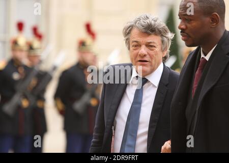 Jean-Louis Borloo, fondateur de la Fondation énergies pour l'Afrique, arrive pour un déjeuner de travail avec les dirigeants africains, qui a porté sur la Conférence COP21 de décembre 2015 sur les changements climatiques, à l'Elysée Palace de Paris, en France, le 10 novembre 2015. Photo de Somer/ABACAPRESS.COM Banque D'Images