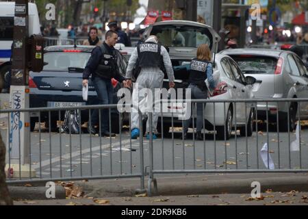 Atmpospici autour de la salle de concert Bataclan, Paris un des lieux des attaques dans la capitale française qui sont craints d'avoir tué environ 127 personnes. Un état d'urgence a été déclaré en France après une nuit d'horreur dans la capitale. Paris, France, le 14 novembre 2015. Photo de Henri Szwarc/ABACAPRESS.COM Banque D'Images