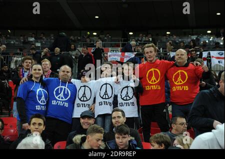 Les fans de France regardent le match international de football amical, Angleterre contre France au stade Wembley à Londres, Royaume-Uni, le 17 novembre 2015. Photo de Henri Szwarc/ABACAPRESS.COM Banque D'Images