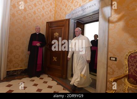 Le pape François a rencontré le président ukrainien Petro Porochenko et sa femme Maryna lors d'une audience privée au Vatican le 20,2015 novembre. Photo : Eric Vandeville /ABACAPRESS.COM Banque D'Images