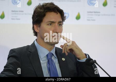 Le Premier ministre canadien Justin Trudeau lors de la mise en avant de l'Alliance de l'énergie solaire dans le cadre de la Conférence COP21 des Nations Unies sur les changements climatiques, à le Bourget, près de Paris, en France, le 30 novembre 2015. Photo de Henri Szwarc/ABACAPRESS.COM Banque D'Images