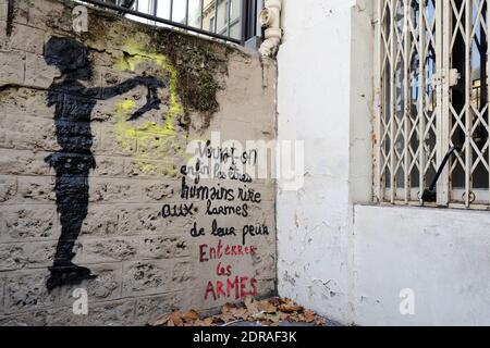 Streetart pour exprimer son désaccord avec les attaques terroristes qui se sont produites à Paris une semaine plus tôt dans la soirée du 13 novembre. Paris, France, le 22 novembre 2015. Photo d'Aurore Marechal/ABACAPRESS.COM Banque D'Images