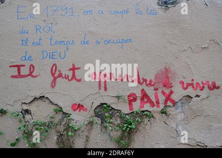 Streetart pour exprimer son désaccord avec les attaques terroristes qui se sont produites à Paris une semaine plus tôt dans la soirée du 13 novembre. Paris, France, le 22 novembre 2015. Photo d'Aurore Marechal/ABACAPRESS.COM Banque D'Images