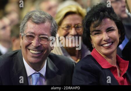 Patrick et Isabelle Balkany, Rachida Dati lors d'une réunion de campagne de la candidate des Républicains (LR) Valérie Pecresse avant le premier tour des élections régionales, à Rueil-Malmaison, près de Paris, France, le 3 décembre 2015. Photo de Christian Liewig/ABACAPRESS.COM Banque D'Images