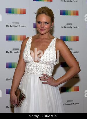 Miranda Lambert arrive pour le dîner officiel de l'artiste en l'honneur des récipiendaires de la 38e cérémonie annuelle de remise des prix du Kennedy Center organisée par le Secrétaire d'État des États-Unis John F. Kerry au département d'État des États-Unis à Washington, DC, États-Unis, le samedi 5 décembre 2015. Les 2015 lauréats sont : la chanteuse-compositrice Carole King, le cinéaste George Lucas, l'actrice et chanteuse Rita Moreno, le chef d'orchestre Seiji Ozawa et l'actrice et star de Broadway Cicely Tyson. Photo de Ron Sachs/Pool/ABACAPRESS.COM Banque D'Images