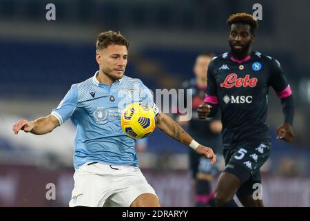 L’attaquant italien du Latium Ciro immobile contrôle le ballon pendant la Série UN match de football SS Lazio contre SSC Napoli Banque D'Images