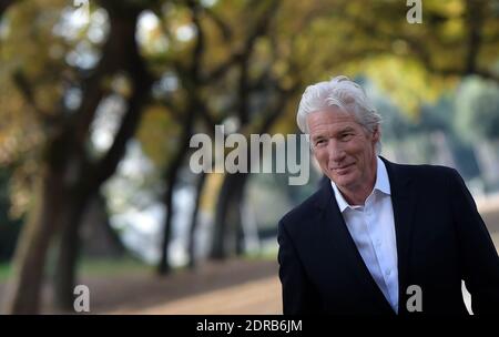 L'acteur AMÉRICAIN Richard Gere pose dans le jardin de la Villa Borghèse à Rome, en Italie, le 14 décembre 2015, pour présenter le film 'The Benefactor' (également connu sous le nom de 'Franny'). Photo par Eric Vandeville /ABACAPRESS.COM Banque D'Images